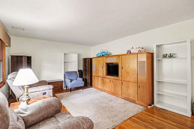 2203 Lakeaires Boulevard, White Bear Lake, MN 55110