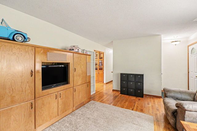 2203 Lakeaires Boulevard, White Bear Lake, MN 55110