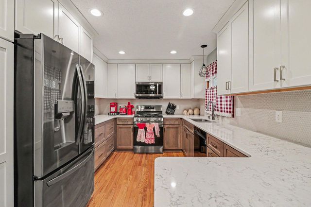 2203 Lakeaires Boulevard, White Bear Lake, MN 55110