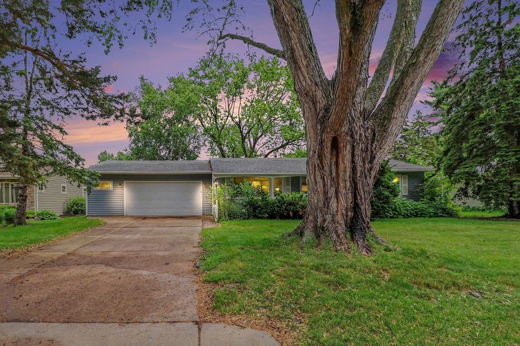 2203 Lakeaires Boulevard, White Bear Lake, MN 55110
