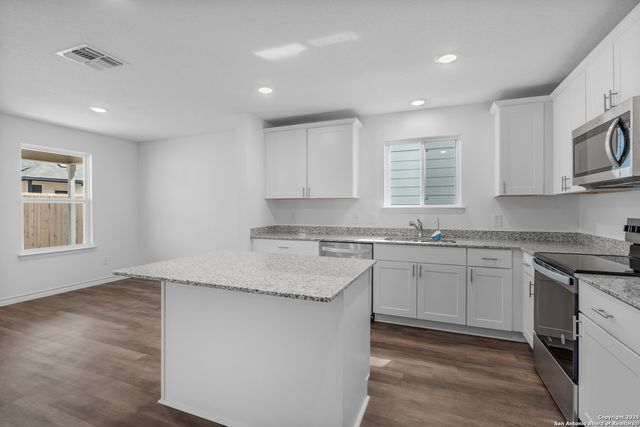 4052 BERMUDA LN, Seguin, TX 78155