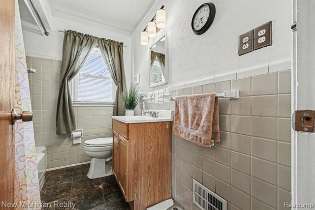 1664 11 Mile Road, Berkley, MI 48072
