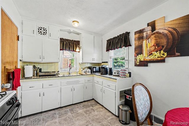 1664 11 Mile Road, Berkley, MI 48072