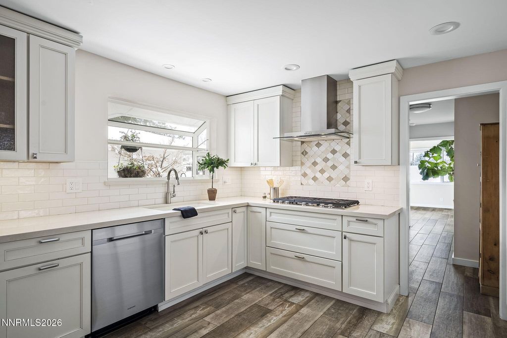 Image 12 of property listing at 990 Del Monte Lane, Reno, NV 89511