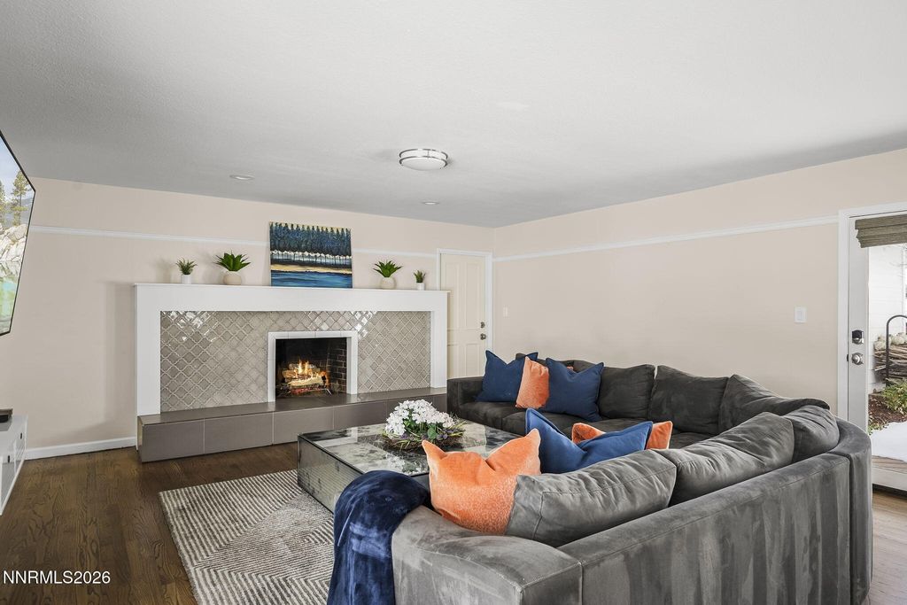 Image 16 of property listing at 990 Del Monte Lane, Reno, NV 89511