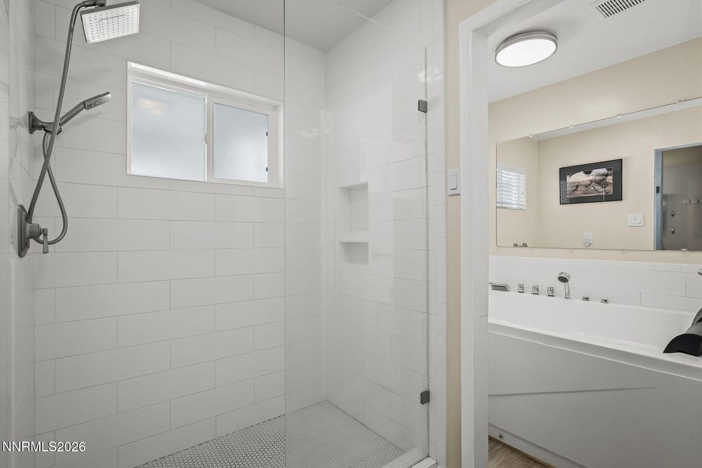 Image 25 of property listing at 990 Del Monte Lane, Reno, NV 89511