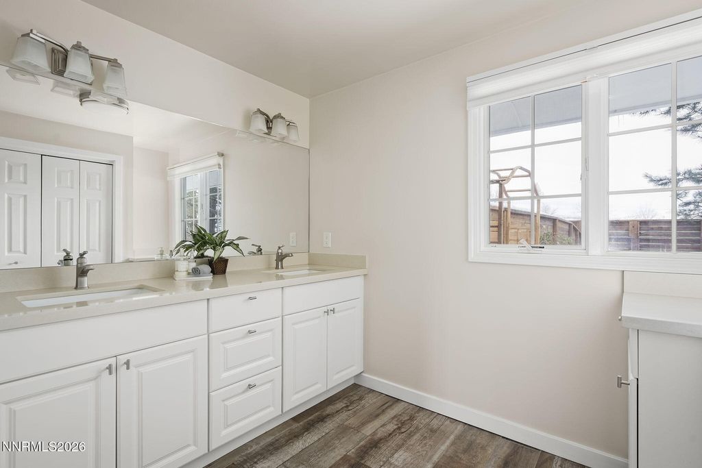 Image 27 of property listing at 990 Del Monte Lane, Reno, NV 89511