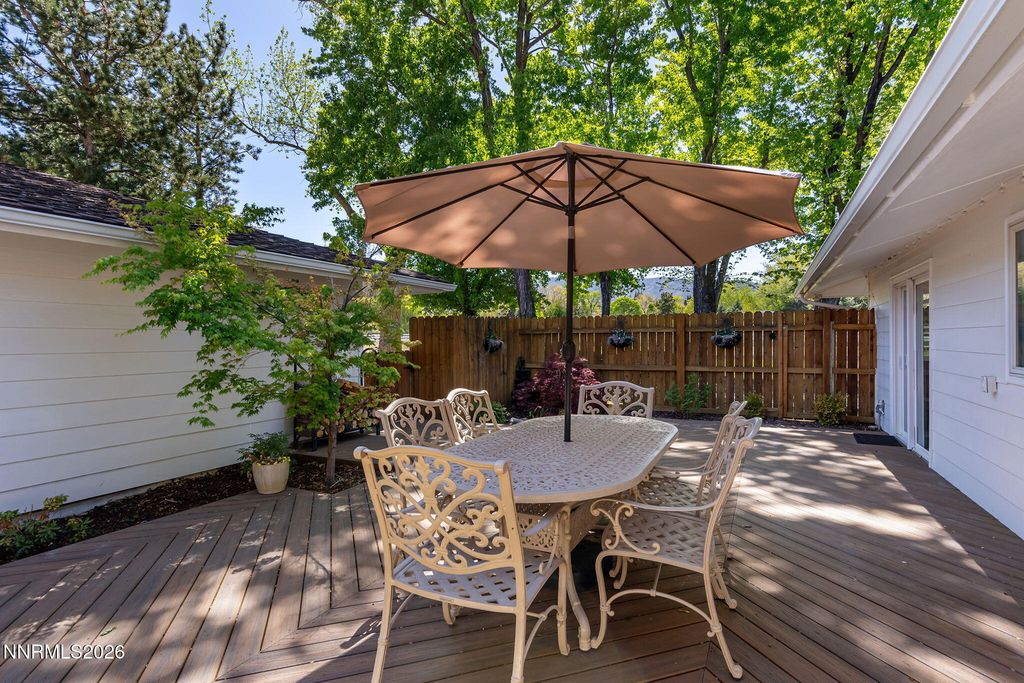 Image 33 of property listing at 990 Del Monte Lane, Reno, NV 89511