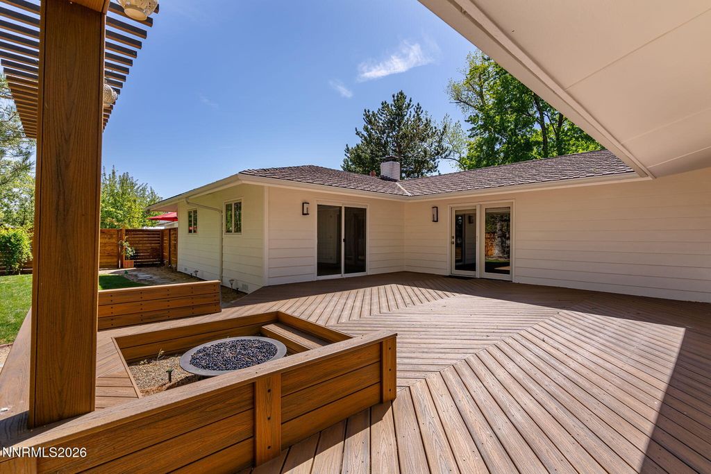 Image 35 of property listing at 990 Del Monte Lane, Reno, NV 89511