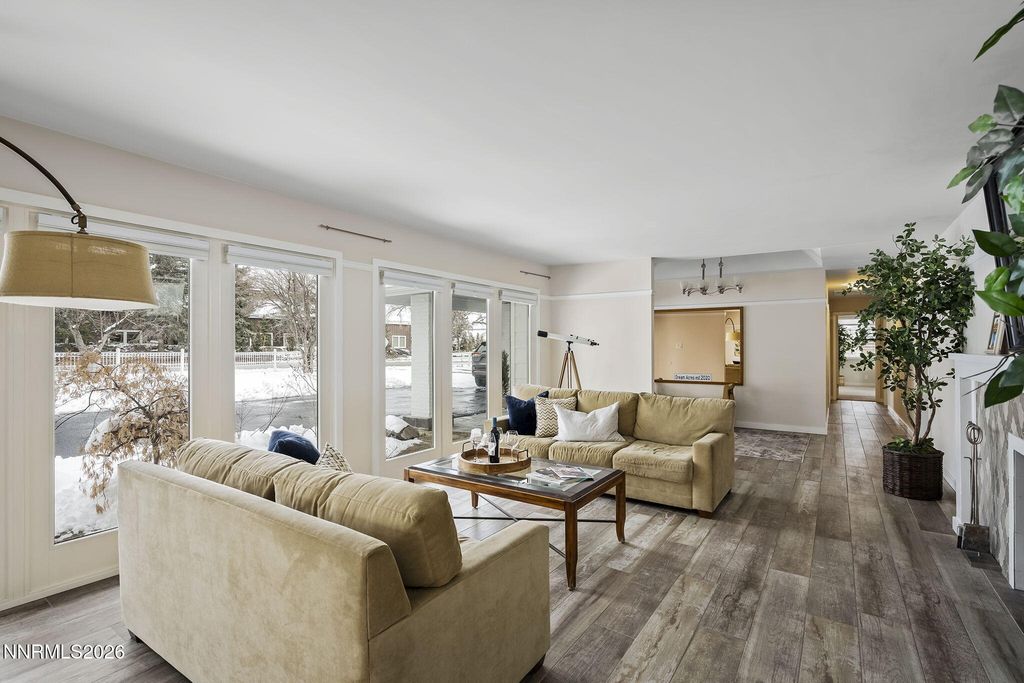 Image 7 of property listing at 990 Del Monte Lane, Reno, NV 89511