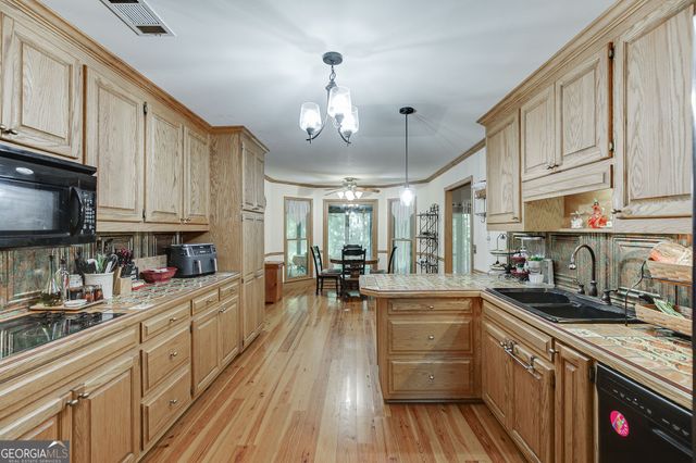 2720 Bay Ridge Drive, Loganville, GA 30052