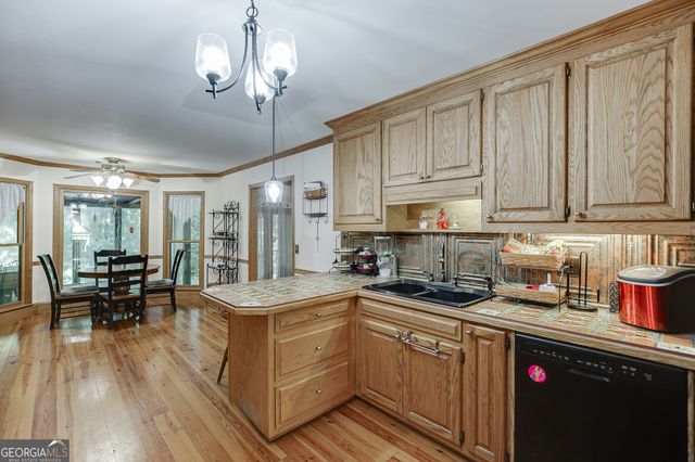 2720 Bay Ridge Drive, Loganville, GA 30052