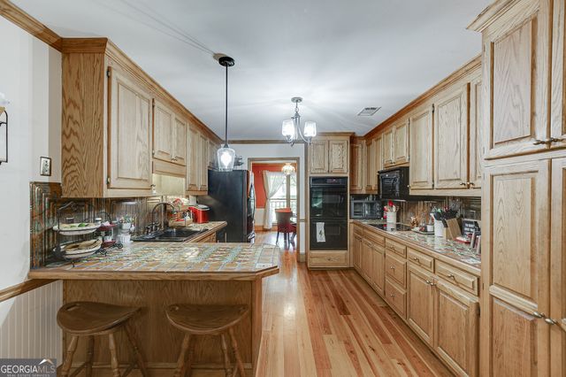 2720 Bay Ridge Drive, Loganville, GA 30052