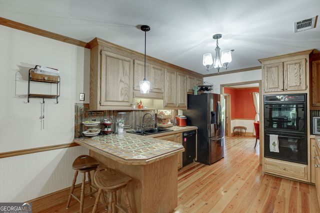 2720 Bay Ridge Drive, Loganville, GA 30052