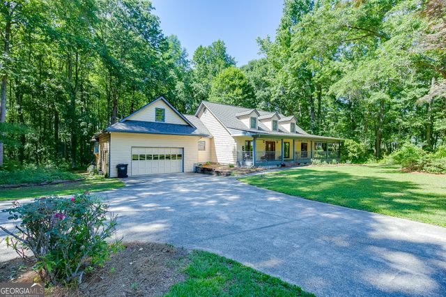 2720 Bay Ridge Drive, Loganville, GA 30052
