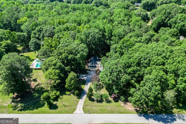 2720 Bay Ridge Drive, Loganville, GA 30052