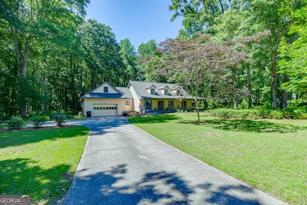 2720 Bay Ridge Drive, Loganville, GA 30052