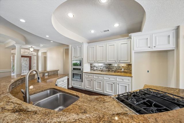4510 Cypress Pond Court, Houston, TX 77059