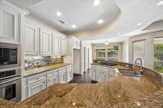 4510 Cypress Pond Court, Houston, TX 77059
