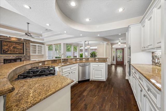 4510 Cypress Pond Court, Houston, TX 77059