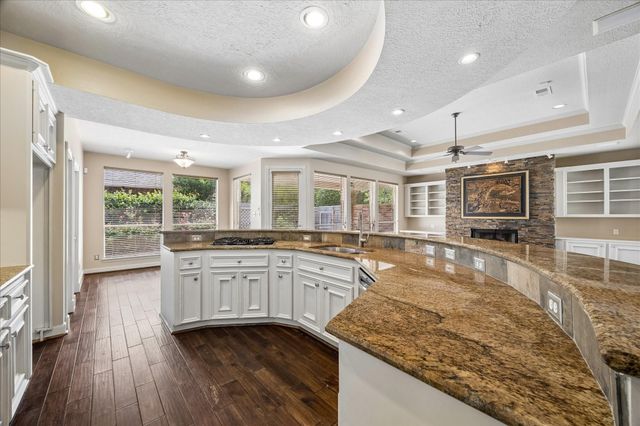 4510 Cypress Pond Court, Houston, TX 77059