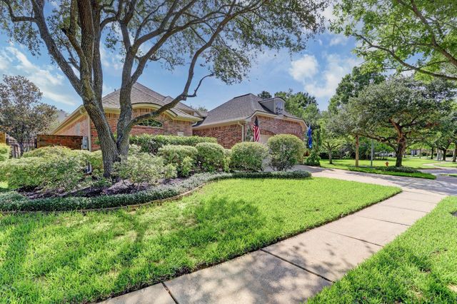 4510 Cypress Pond Court, Houston, TX 77059
