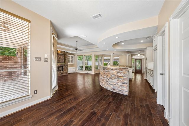4510 Cypress Pond Court, Houston, TX 77059