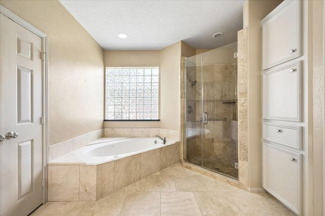 4510 Cypress Pond Court, Houston, TX 77059