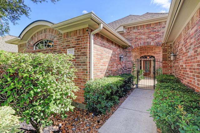 4510 Cypress Pond Court, Houston, TX 77059