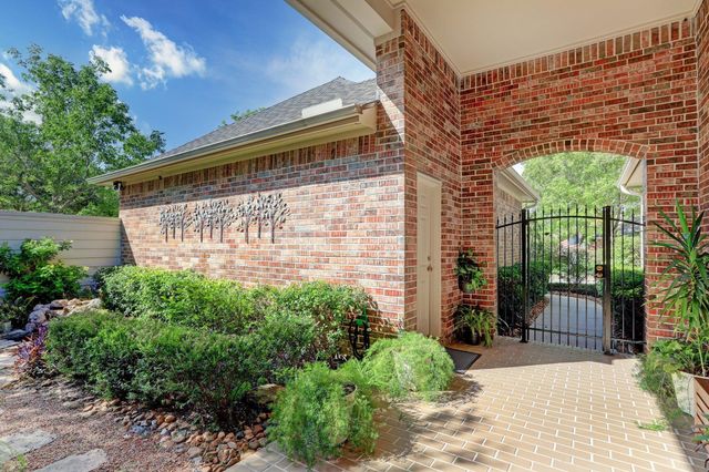 4510 Cypress Pond Court, Houston, TX 77059