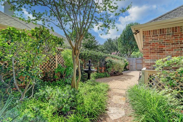 4510 Cypress Pond Court, Houston, TX 77059