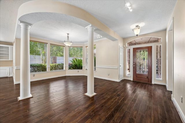 4510 Cypress Pond Court, Houston, TX 77059