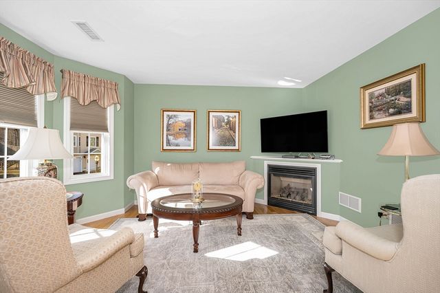 262 Littleton Rd 14, Chelmsford, MA 01824