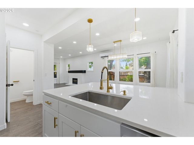 30 Ne 143RD Ave, Portland, OR 97230
