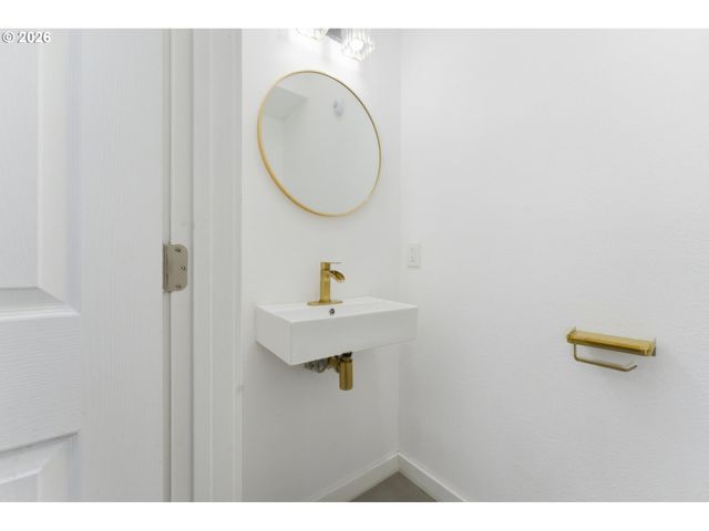 30 Ne 143RD Ave, Portland, OR 97230