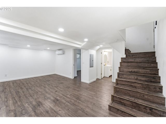 30 Ne 143RD Ave, Portland, OR 97230