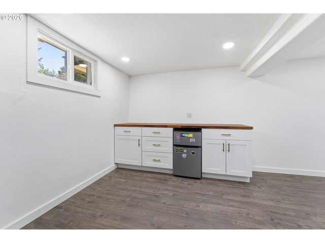 30 Ne 143RD Ave, Portland, OR 97230