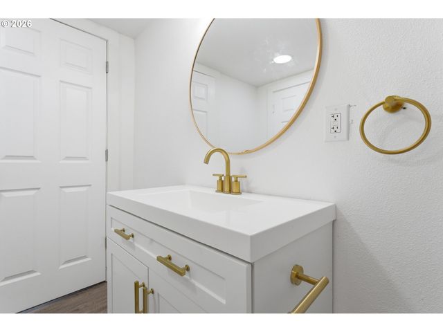 30 Ne 143RD Ave, Portland, OR 97230