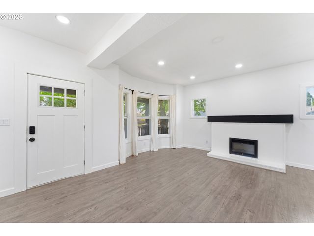 30 Ne 143RD Ave, Portland, OR 97230