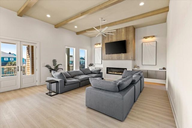 950 Sue Drive, Crystal Beach, TX 77650