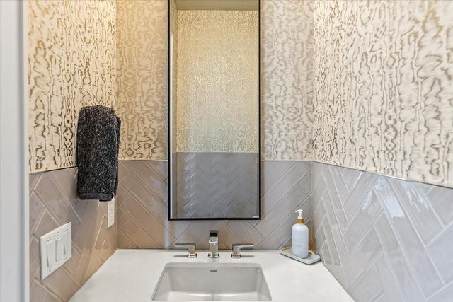 950 Sue Drive, Crystal Beach, TX 77650