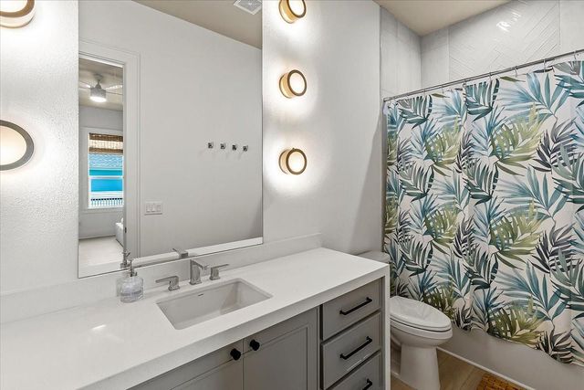 950 Sue Drive, Crystal Beach, TX 77650