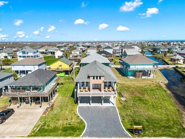 950 Sue Drive, Crystal Beach, TX 77650