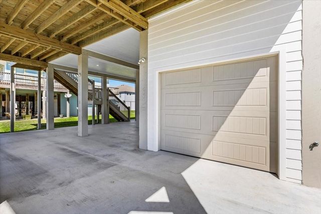 950 Sue Drive, Crystal Beach, TX 77650