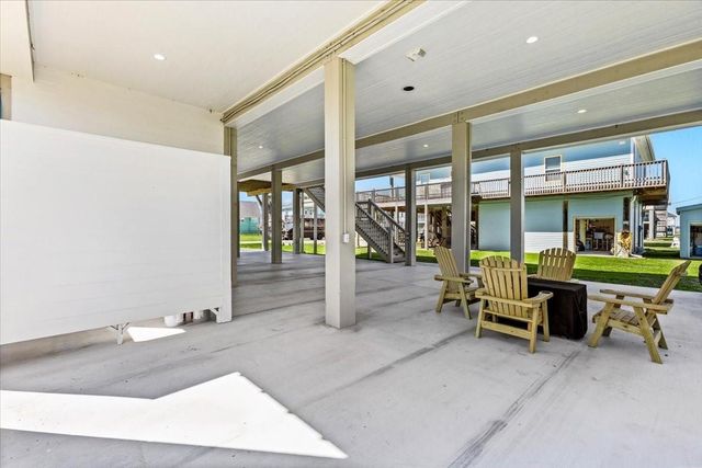 950 Sue Drive, Crystal Beach, TX 77650