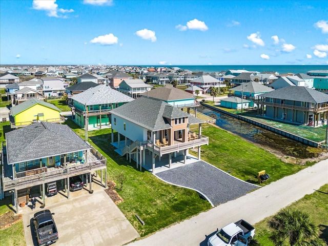 950 Sue Drive, Crystal Beach, TX 77650