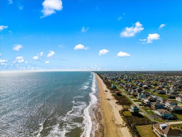 950 Sue Drive, Crystal Beach, TX 77650