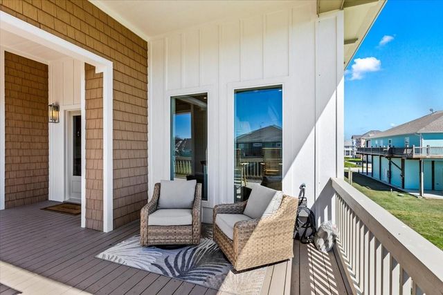 950 Sue Drive, Crystal Beach, TX 77650