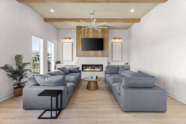 950 Sue Drive, Crystal Beach, TX 77650