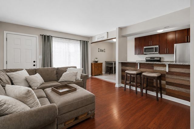 8314 Portsmouth Drive 30, Darien, IL 60561